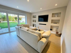 Modern, central bungalow with Large Garden
